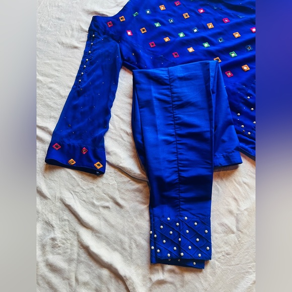 Blue Bandani Multi Color with Multi color Mirror work - Picture 3 of 3